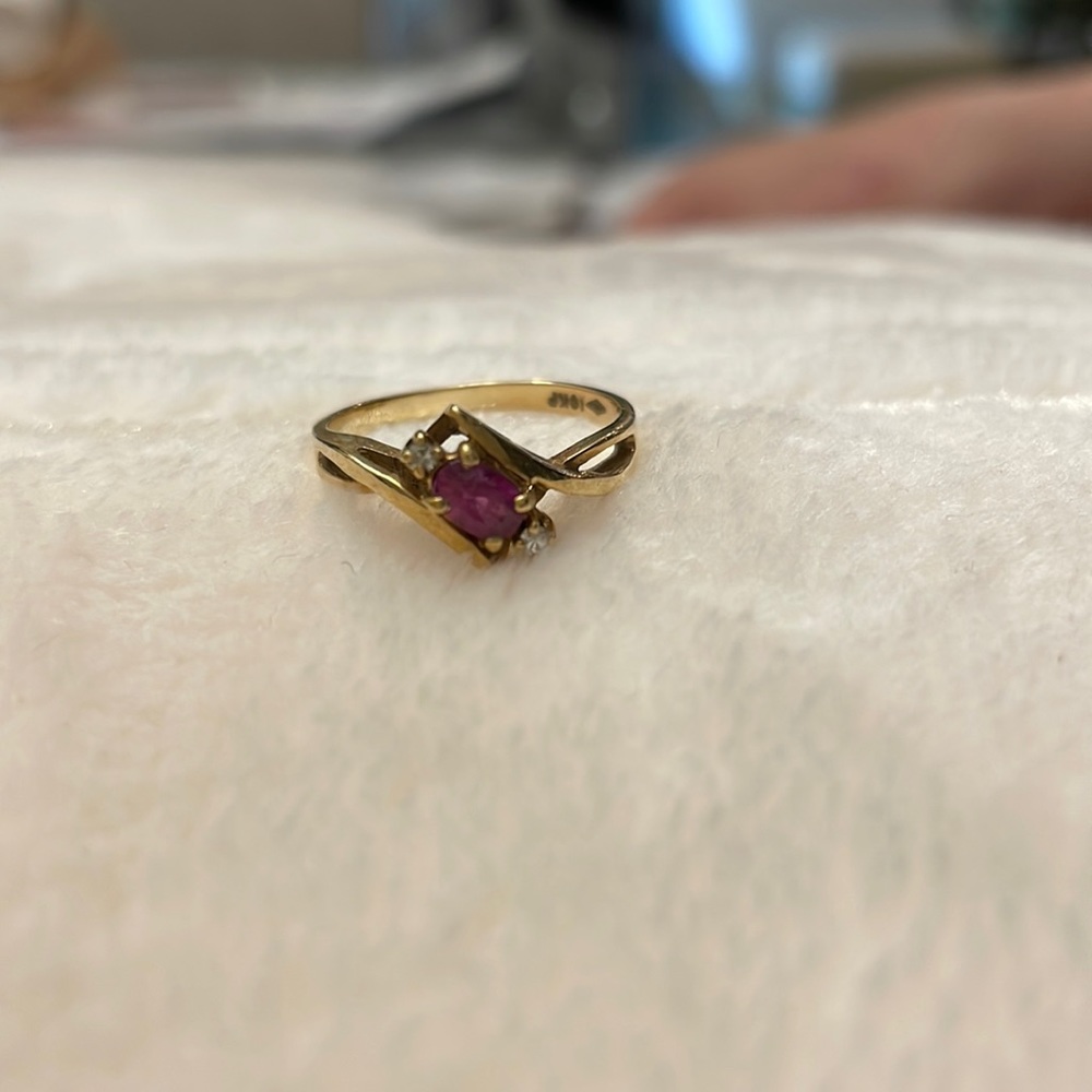 Pink Tourmaline and Diamond ring , set in Yellow Gold 10K
